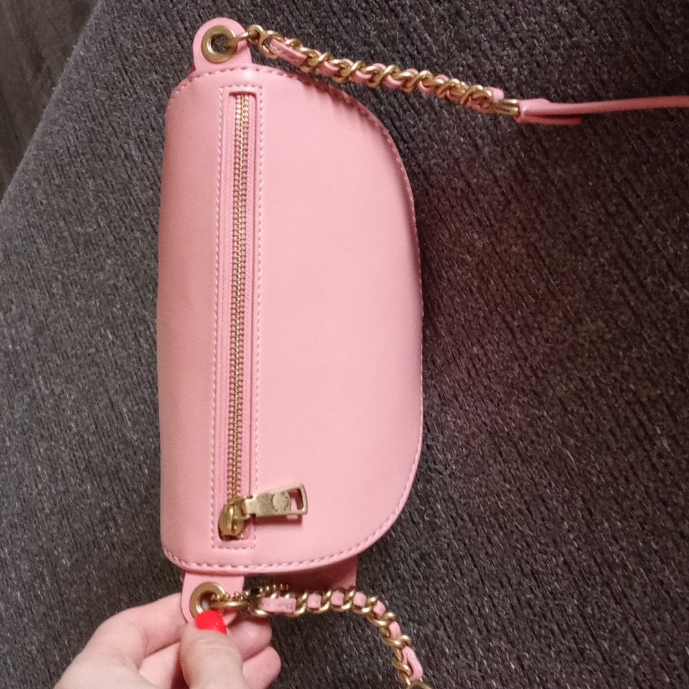 ๐๏ธ ๐HTF Coach๐ - Quilted Chain Belt Bag - Picture 2 of 15
